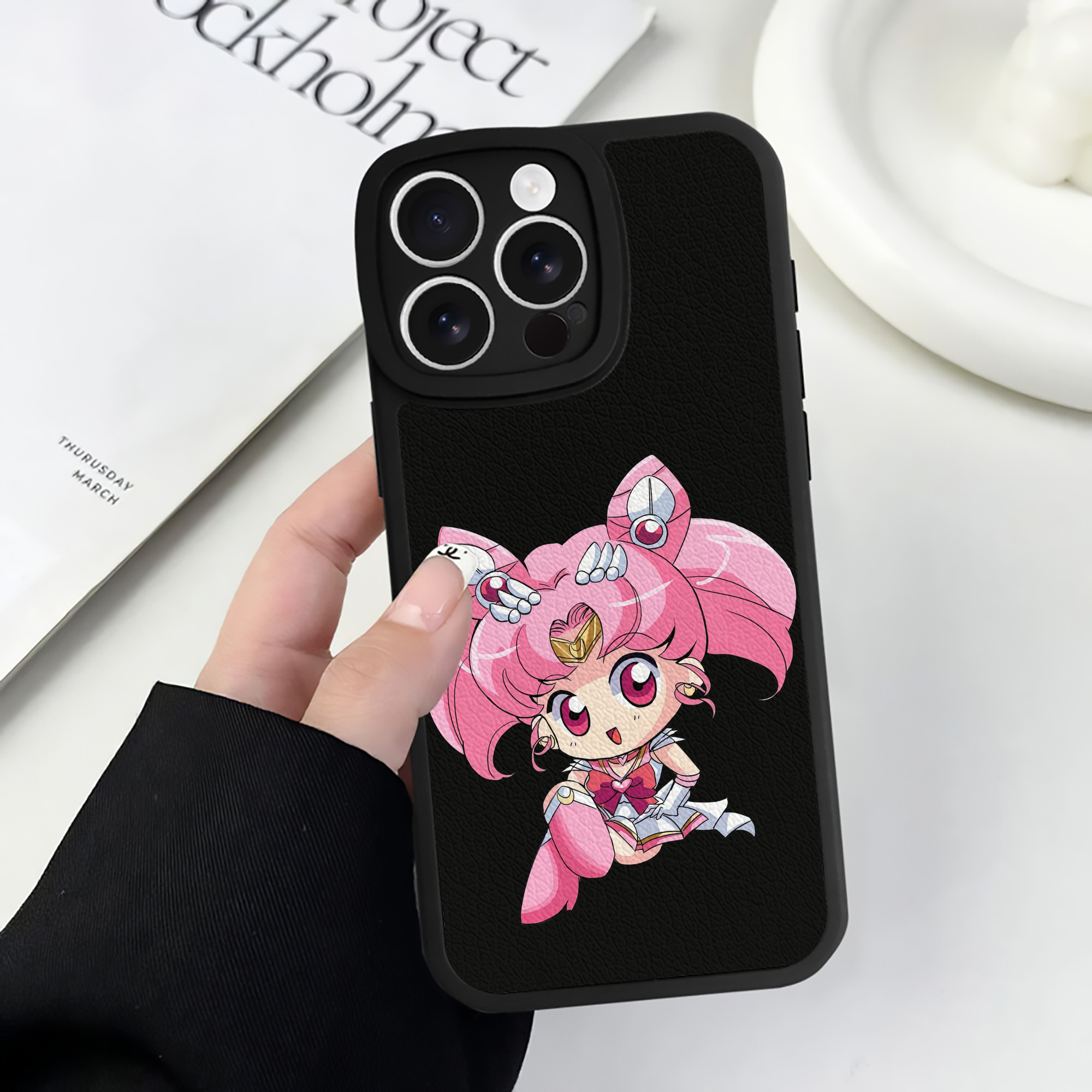 （画像用） 美少女戦士セーラームーン ちびうさ Sailor Moon Chibiusa Tsukino Usagi Small Lady Serenity 【iPhone 16シリーズ対応】シリコンスマホケース（レザー調） 材質：シリコン